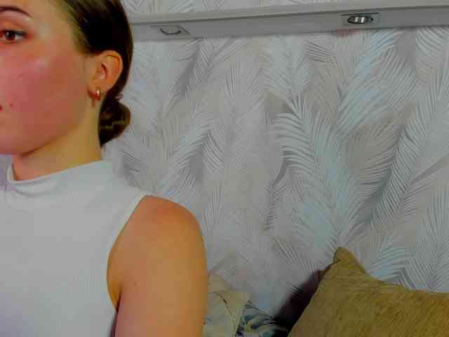 Emily-Lews webcam