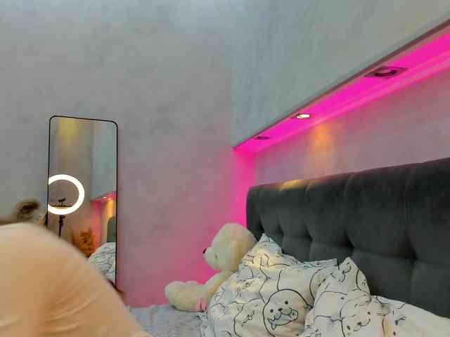 Emily-Lews webcam