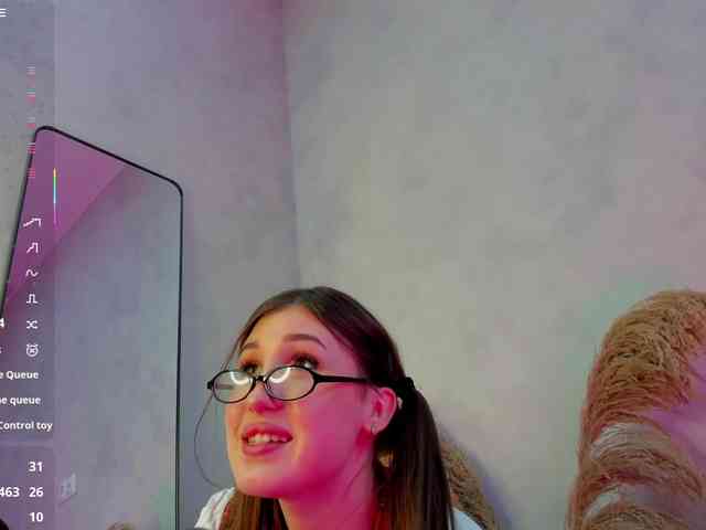 Emily-Lews webcam