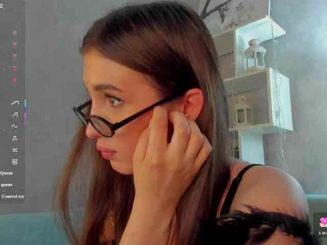 Emily-Lews webcam