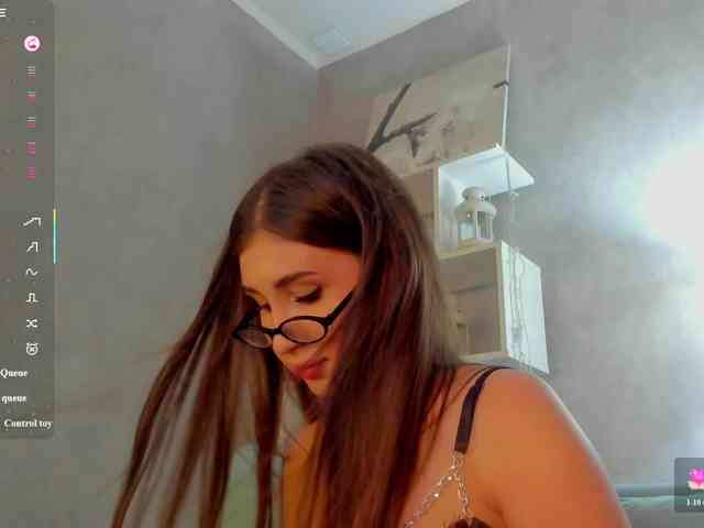 Emily-Lews webcam
