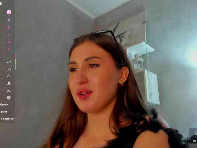 Emily-Lews webcam