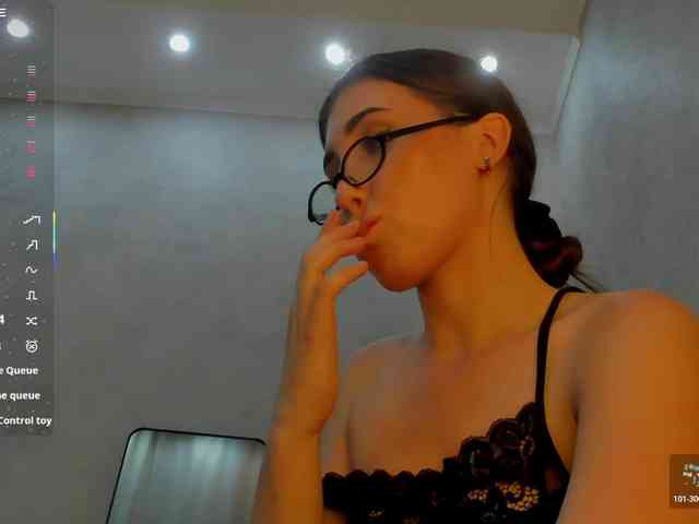 Emily-Lews webcam