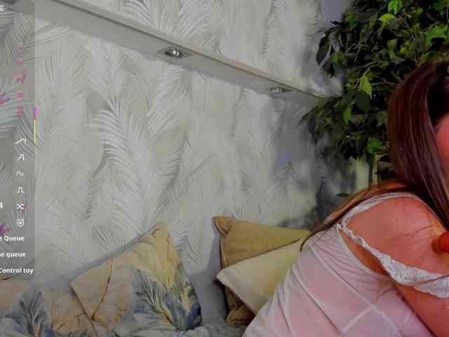 Emily-Lews webcam