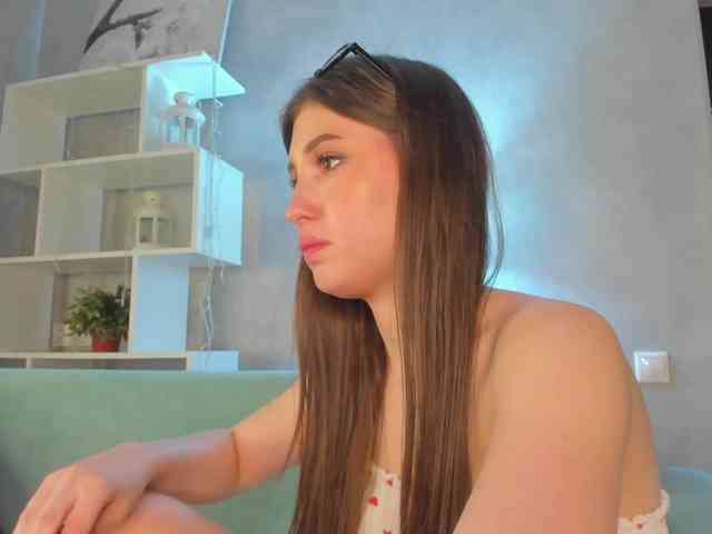 Emily-Lews webcam