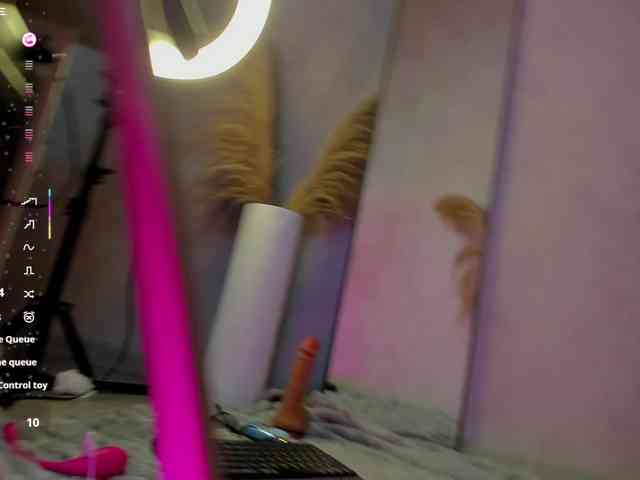 Emily-Lews webcam