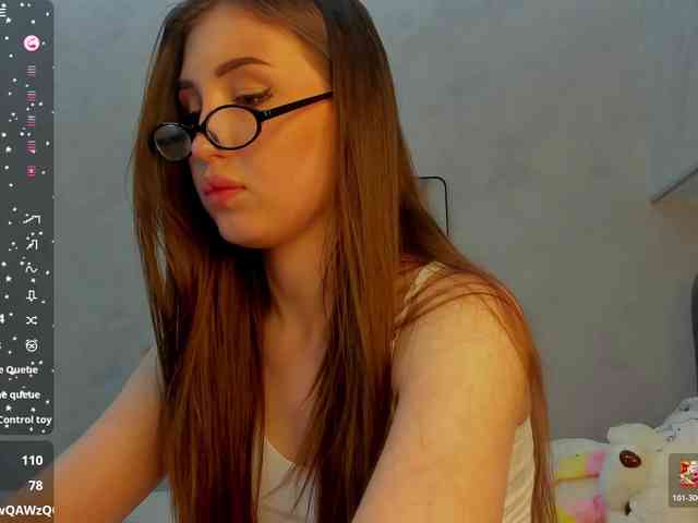 Emily-Lews webcam