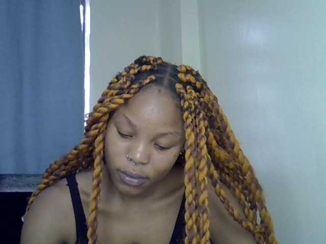 Saaxee live cam on BongaCams