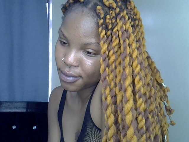 Saaxee live cam on BongaCams