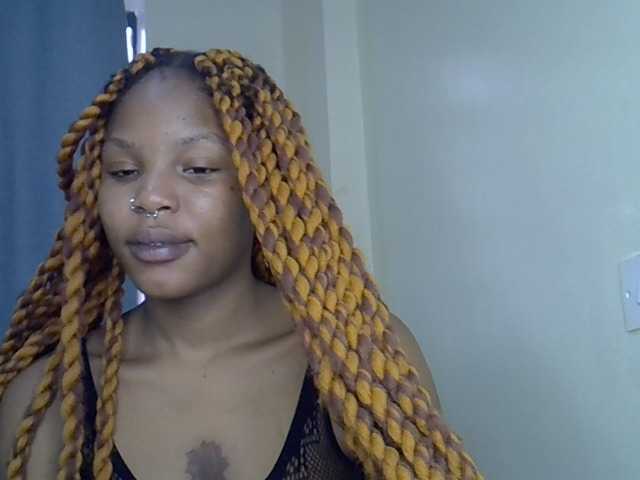 Saaxee live cam on BongaCams