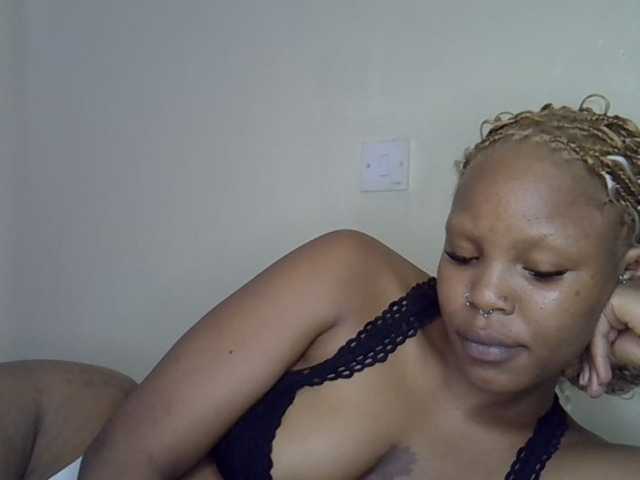 Saaxee live cam on BongaCams