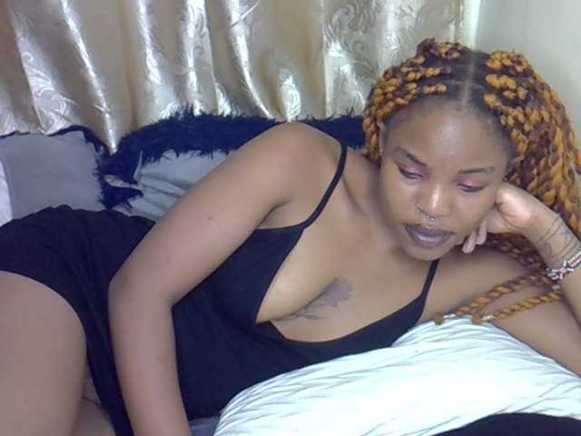 Saaxee live cam on BongaCams