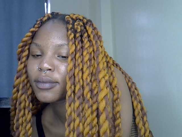 Saaxee live cam on BongaCams