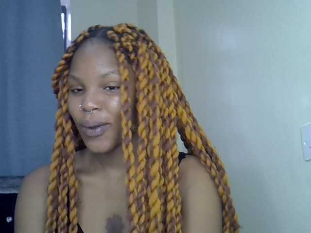 Saaxee live cam on BongaCams