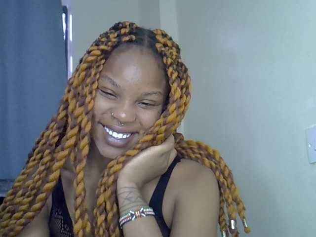 Saaxee live cam on BongaCams