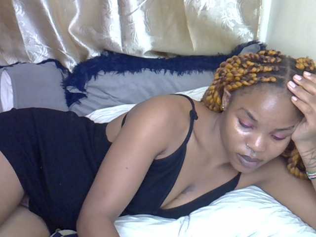 Saaxee live cam on BongaCams