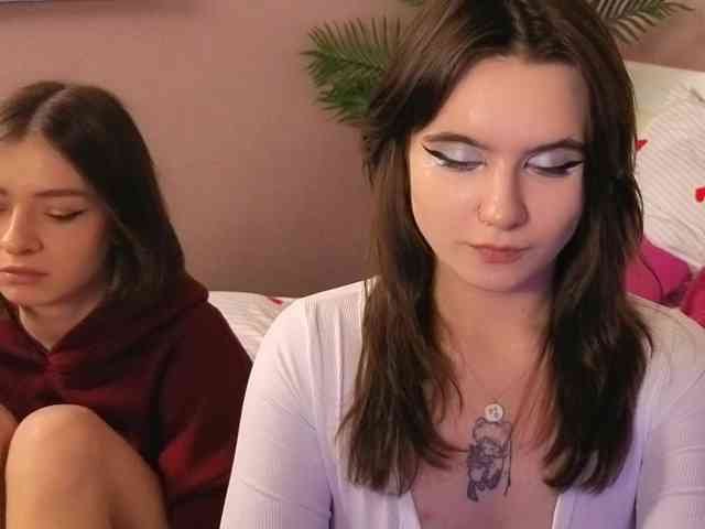 Эта модель сейчас онлайн. MaoandLulu