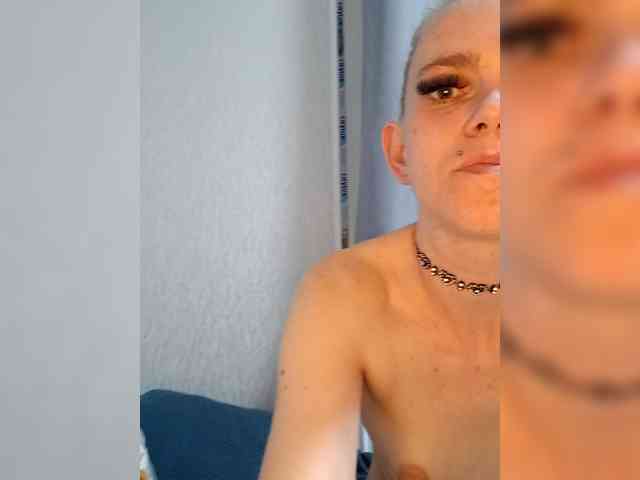 AstahichAlena webcam