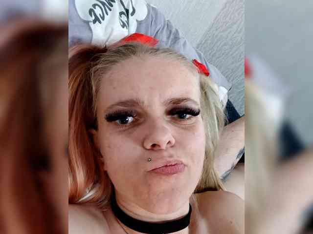 AstahichAlena webcam