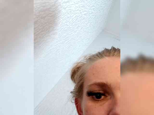 AstahichAlena webcam