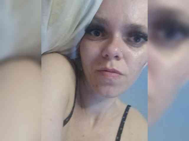 AstahichAlena webcam