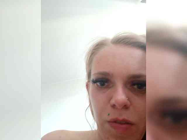 AstahichAlena webcam