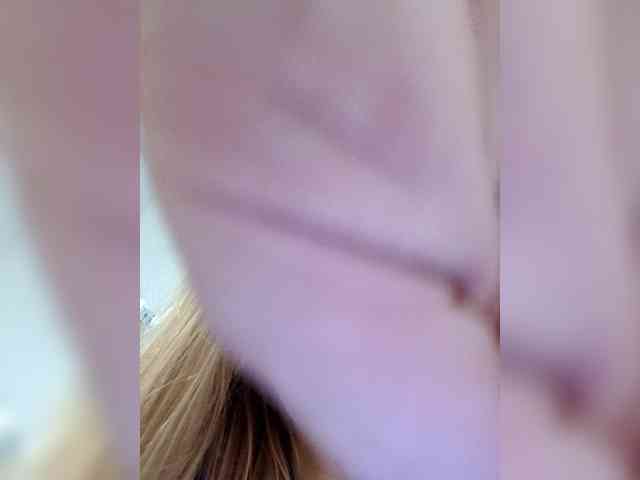 AstahichAlena webcam