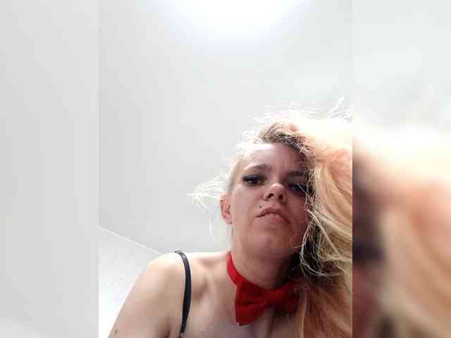 AstahichAlena webcam