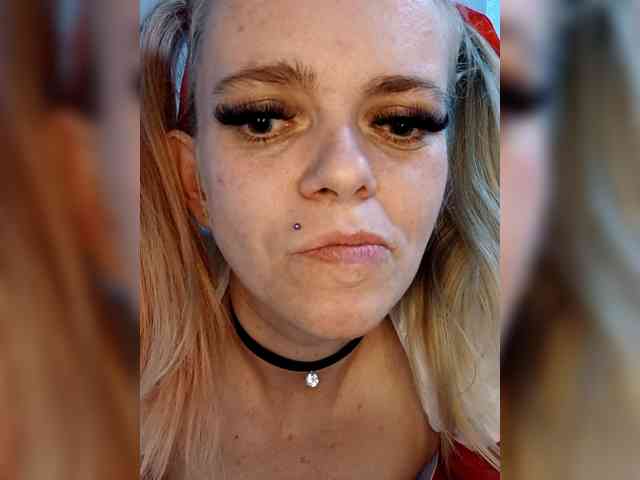 AstahichAlena webcam