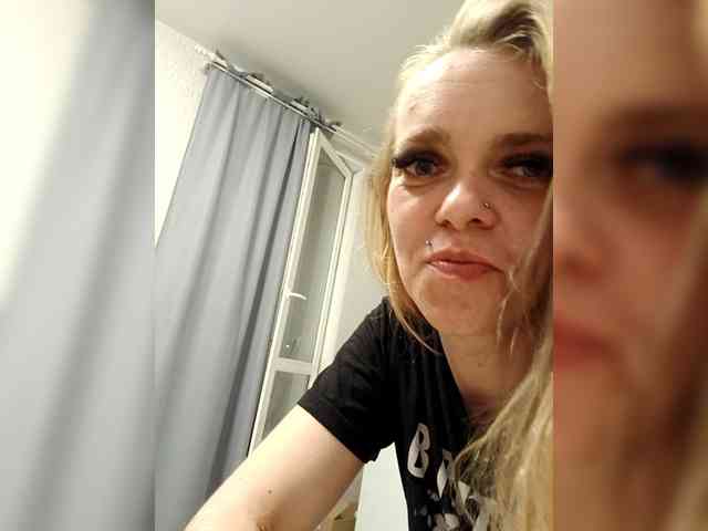 AstahichAlena webcam