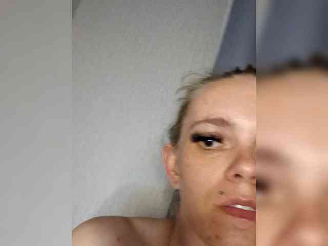 AstahichAlena webcam