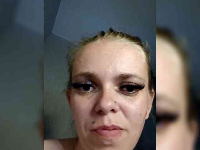 AstahichAlena webcam