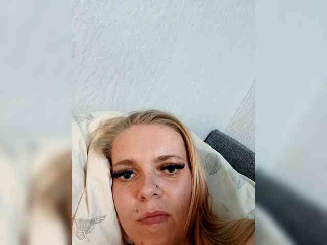 AstahichAlena webcam