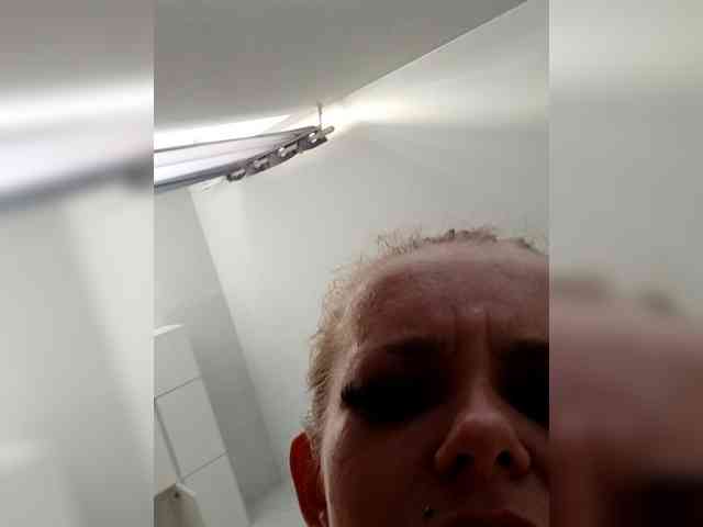 AstahichAlena webcam