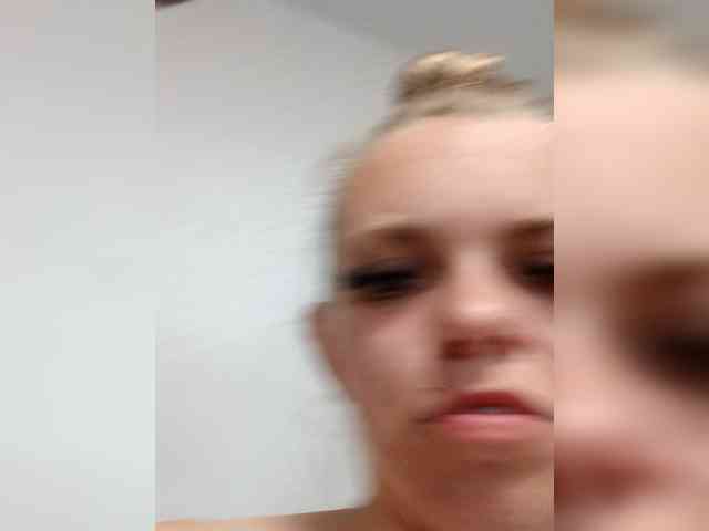 AstahichAlena webcam