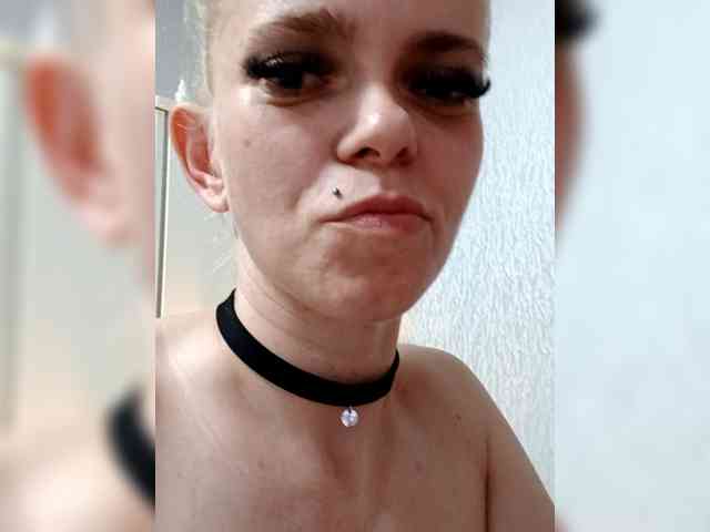 AstahichAlena webcam