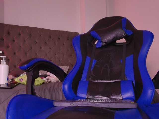 Dallas-Whitee live webcam show