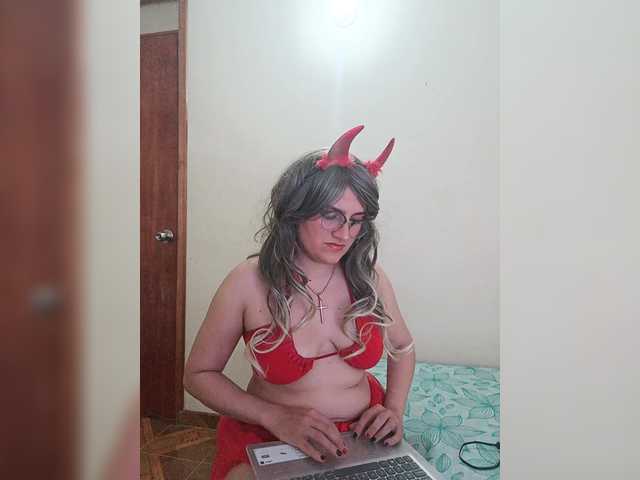 LuanaPowerful live cam on BongaCams