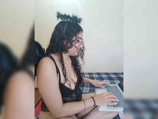 LuanaPowerful webcam