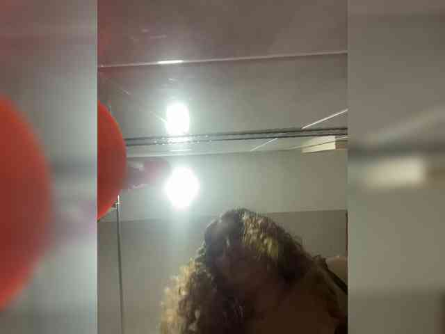 LuanaPowerful webcam