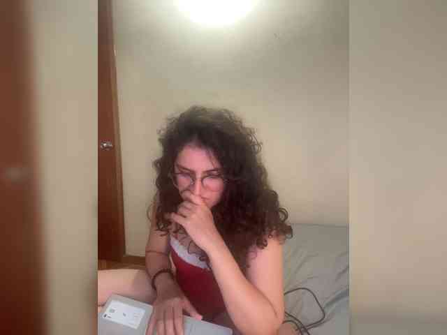 Model: LuanaPowerful