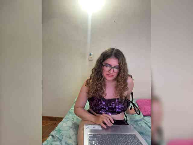 LuanaPowerful webcam