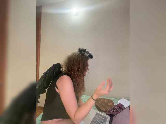 LuanaPowerful webcam