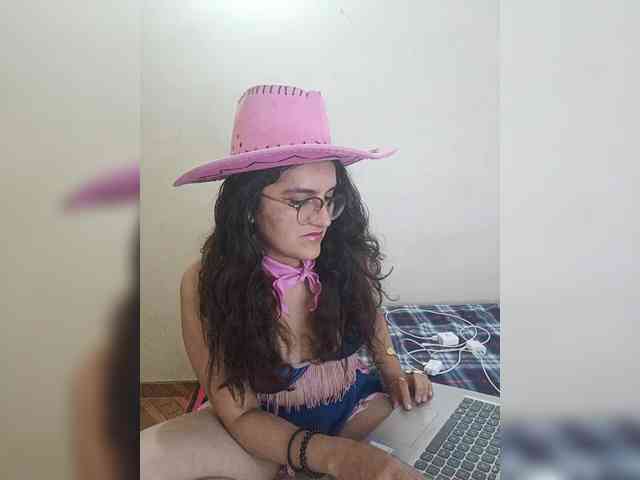 LuanaPowerful LuanaPowerful