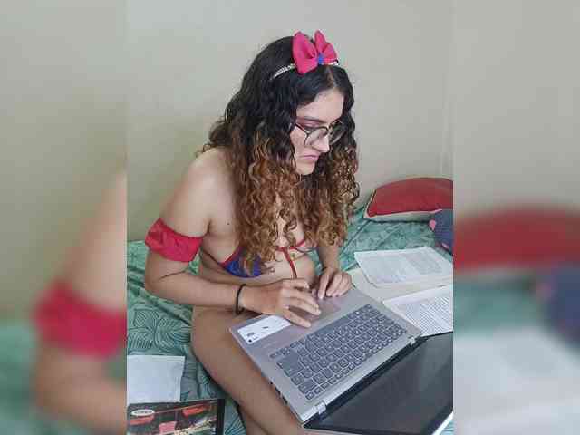 LuanaPowerful webcam