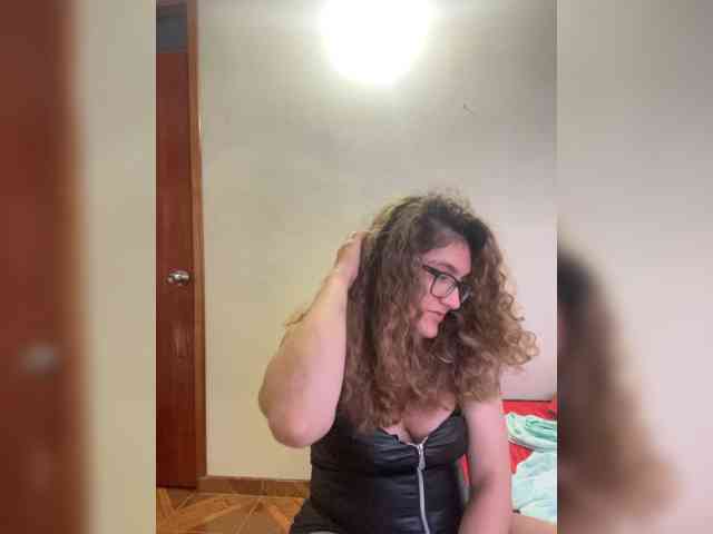 Model: LuanaPowerful