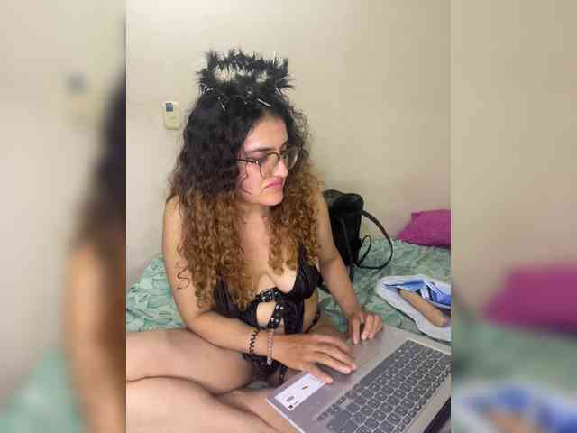 LuanaPowerful webcam