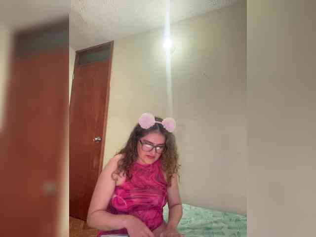 LuanaPowerful webcam