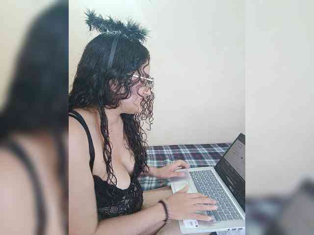 LuanaPowerful webcam
