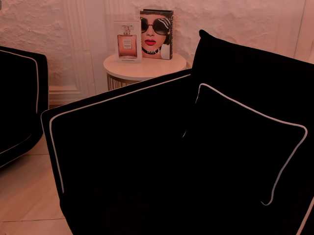 Carolineevans's BongaCams show and profile